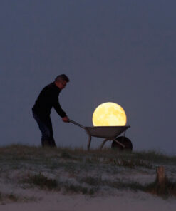 Photo "Michel porte la Lune dans une brouette"