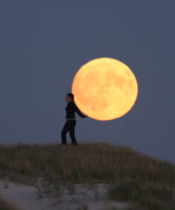 Photo à encadrer Jeux lunaires "Sabine porte la Lune sur son dos"