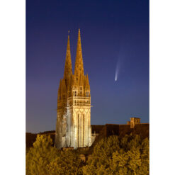 Photo A4 à encadrer "Quimper : la cathédrale et la comète Neowise"